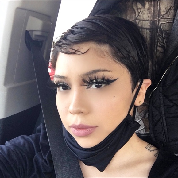 Meet your Posher, Alexia ❁◕ ‿ ◕❁ - Picture 2 of 4